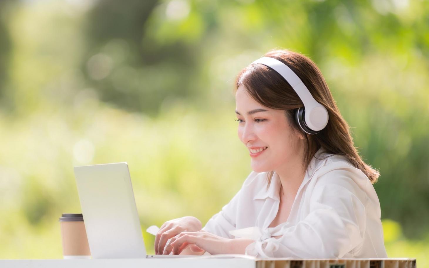 Geschäftsteam bei strategischer Finanzplanung